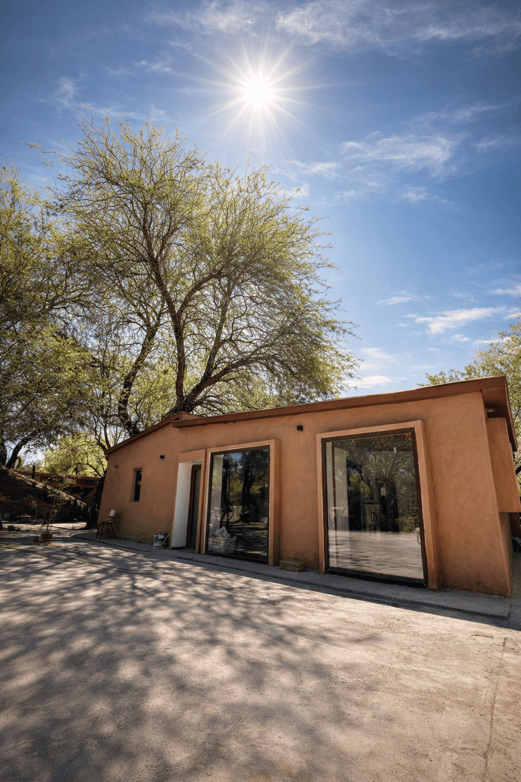 Fachada de la casa de día